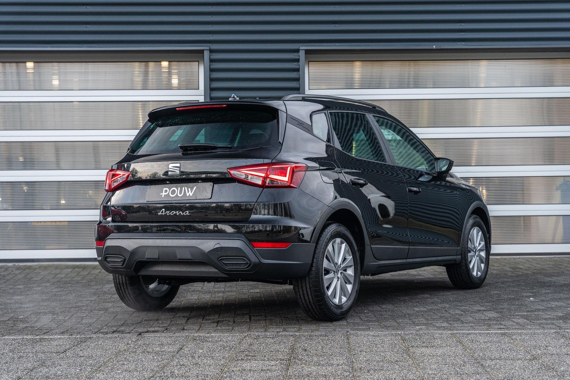 SEAT Arona 1.0 EcoTSI 95pk Style Business Connect | Apple Ca, Auto's, Voorwielaandrijving, Stof, 95 pk, Zwart