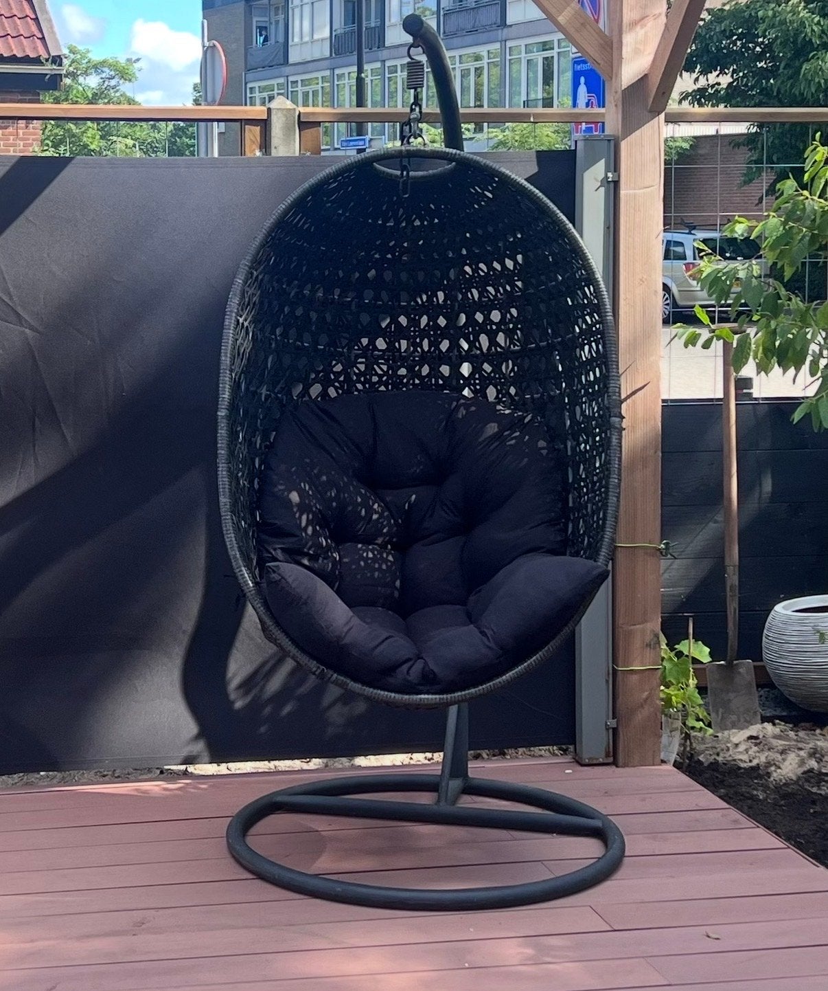 Zwarte Wicker Hangstoel met Kussen (Egg Chair), Tuin en Terras, Ophalen, Zo goed als nieuw, Wicker, Verstelbaar