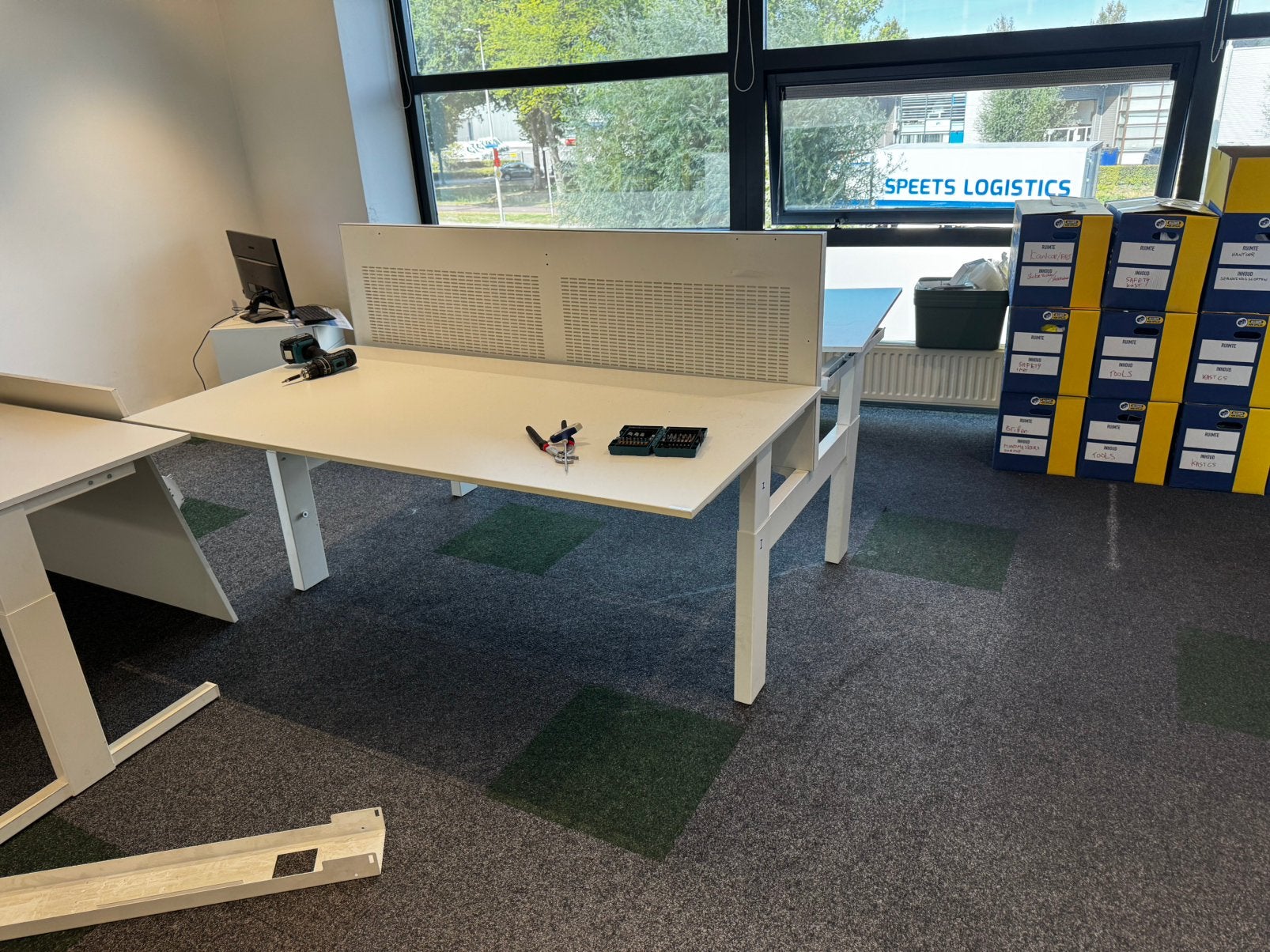 Diverse bureaus voor op kantoor, Huis en Inrichting, Bureaus, Ophalen, 90 cm, Gebruikt, Spaanplaat of MDF