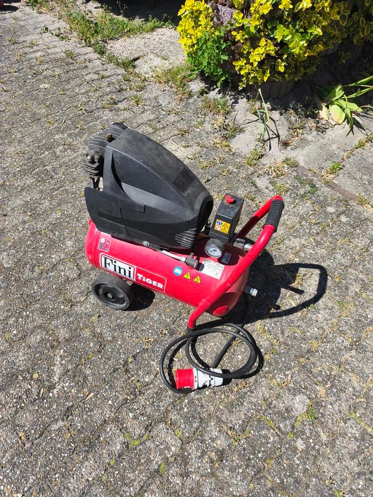 Fini Tiger Compressor 24L 380V - Krachtig en Mobiel, Doe-het-zelf en Verbouw, Compressors, Ophalen, Gebruikt, 10 bar of meer, 25 tot 100 liter
