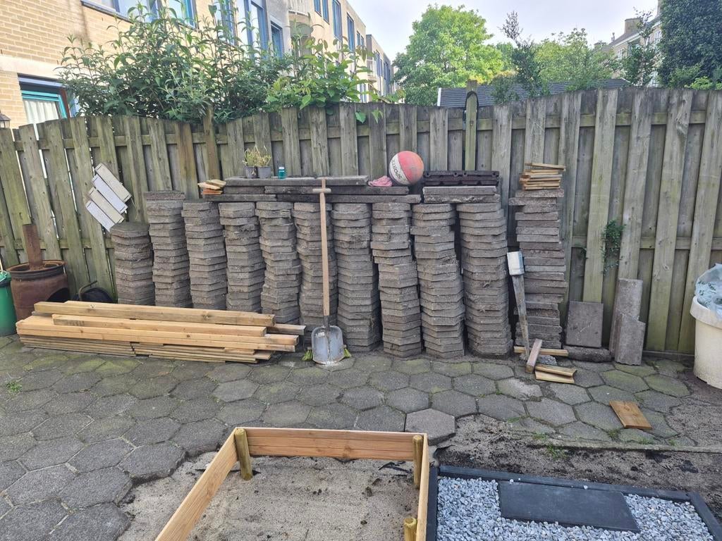GRATIS OP TE HALEN TEGELS, Tuin en Terras, Ophalen, Gebruikt, Hout