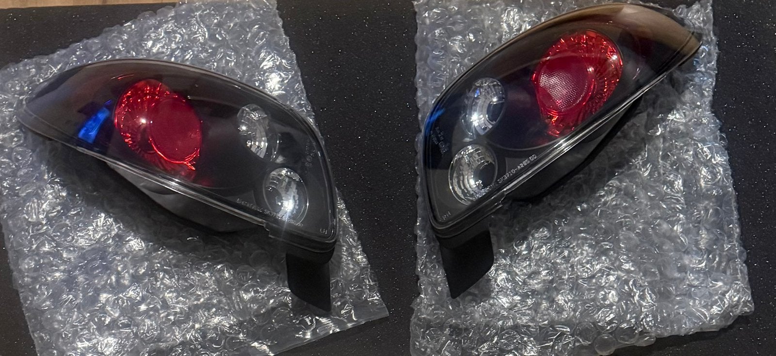 Peugeot 206 CC Lexus Look Achterlichten Zwart – Set van 2, Verzenden, Nieuw, Peugeot