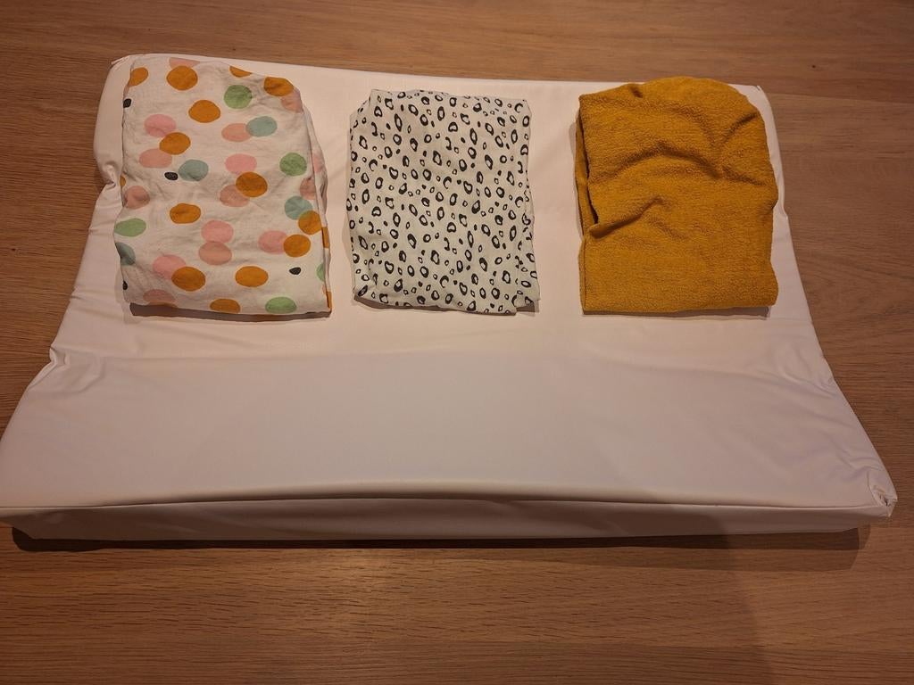 Aankleedkussen met 3 hoezen, Kinderen en Baby's, Gebruikt, Aankleedkussen, Ophalen of Verzenden, Hema