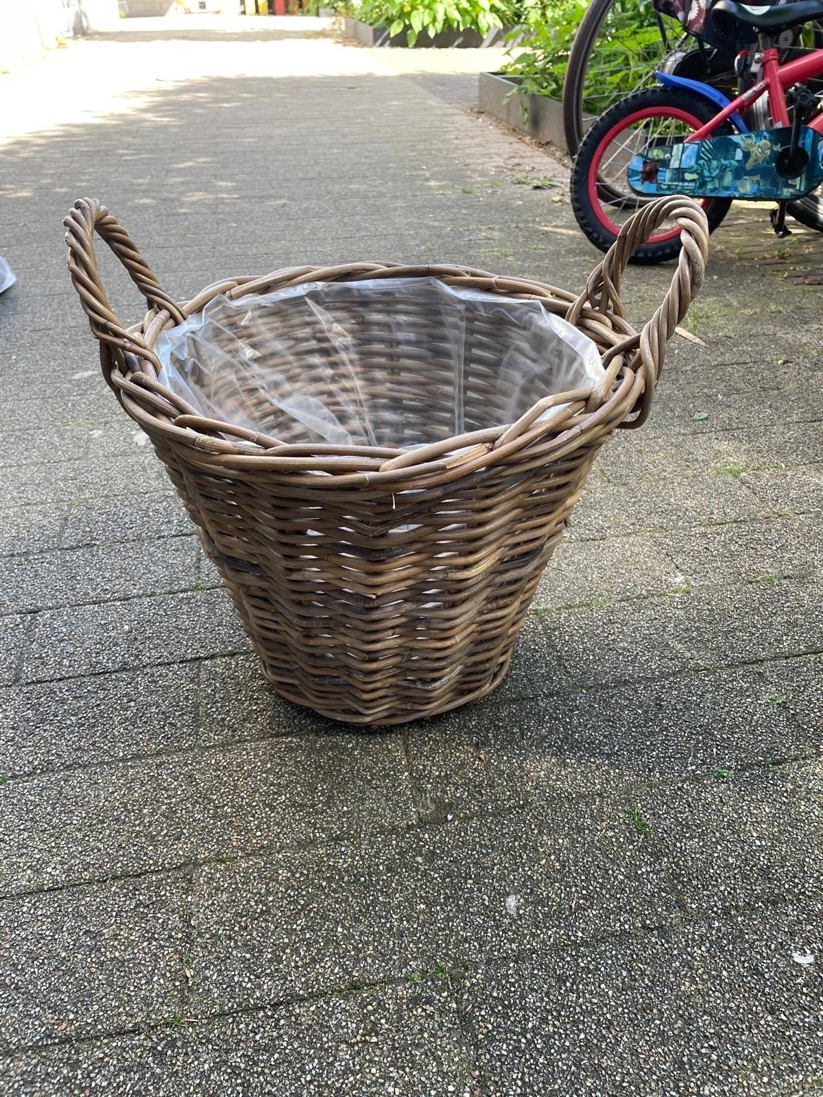 Grote rieten mand met handvatten, Huis en Inrichting, Gebruikt, Mand, Rond, Ophalen of Verzenden
