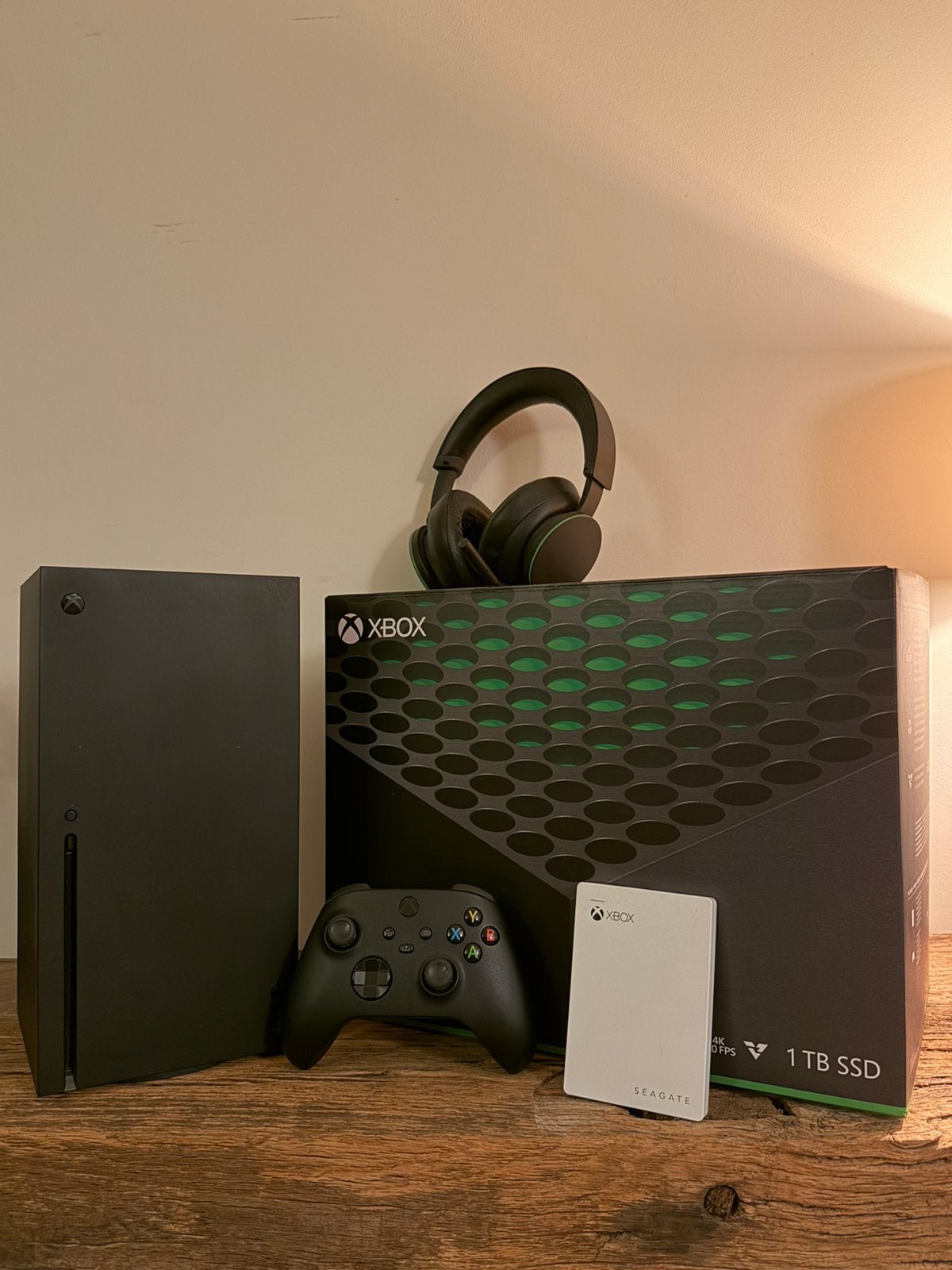XBOX SERIES X MET ACCESSOIRESEN, Ophalen of Verzenden, Zo goed als nieuw, Xbox Series X