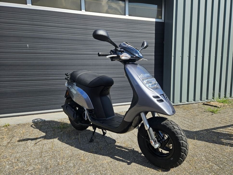 PIAGGIO TYPHOON 50CC BROM BJ 2006 SMOKEY GREY PAS 808KM!, Fietsen en Brommers, Scooters | Piaggio, Overige modellen, Maximaal 45 km/u