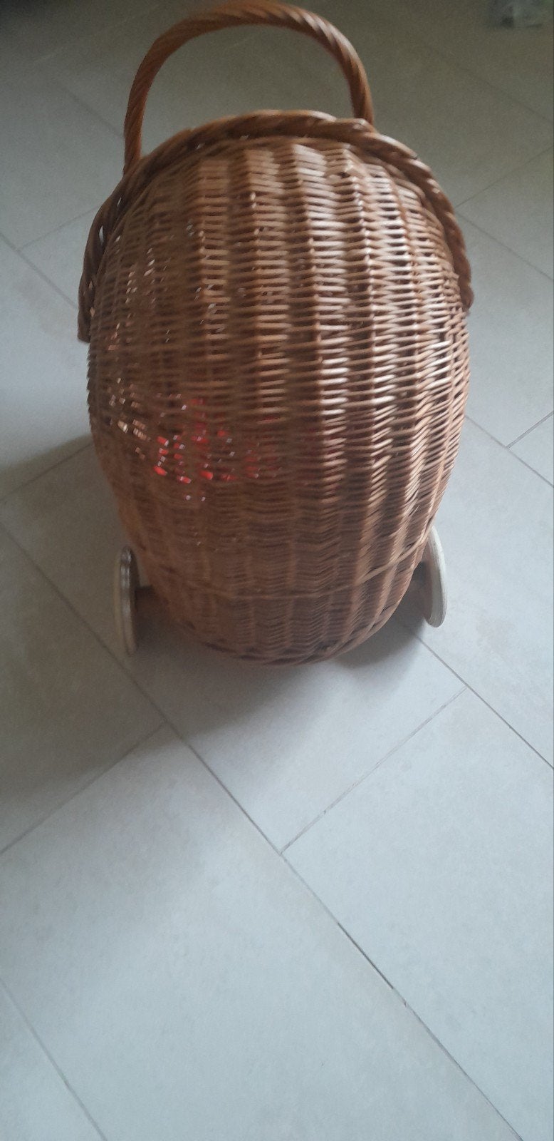 Vintage rieten poppenwagen met rode stippen bekleding, Ophalen, Gebruikt, Overige typen