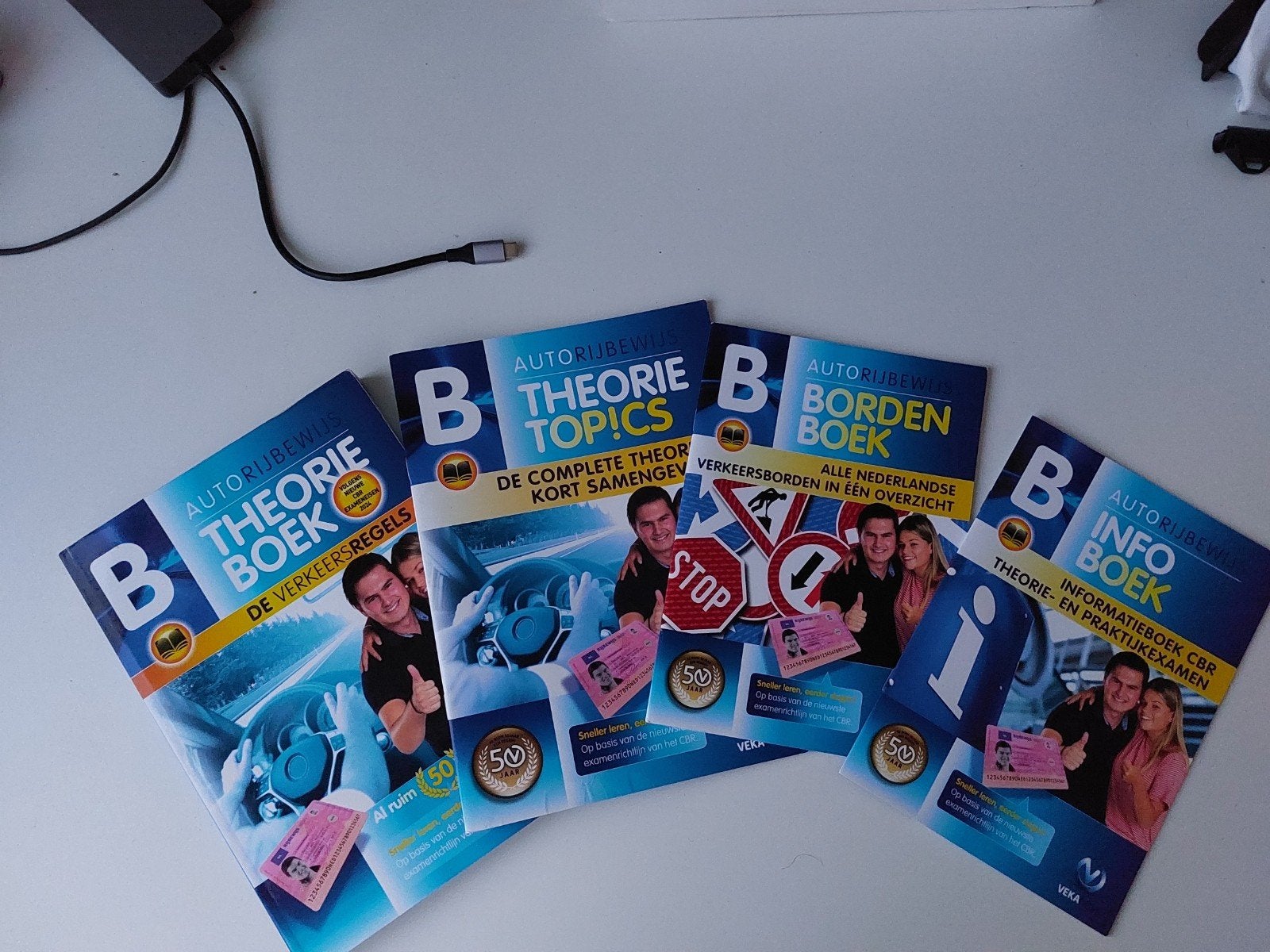 Autorijbewijs B Theorieboeken VekaBest (4 stuks), Ophalen of Verzenden, Zo goed als nieuw, Overige niveaus, VekaBest