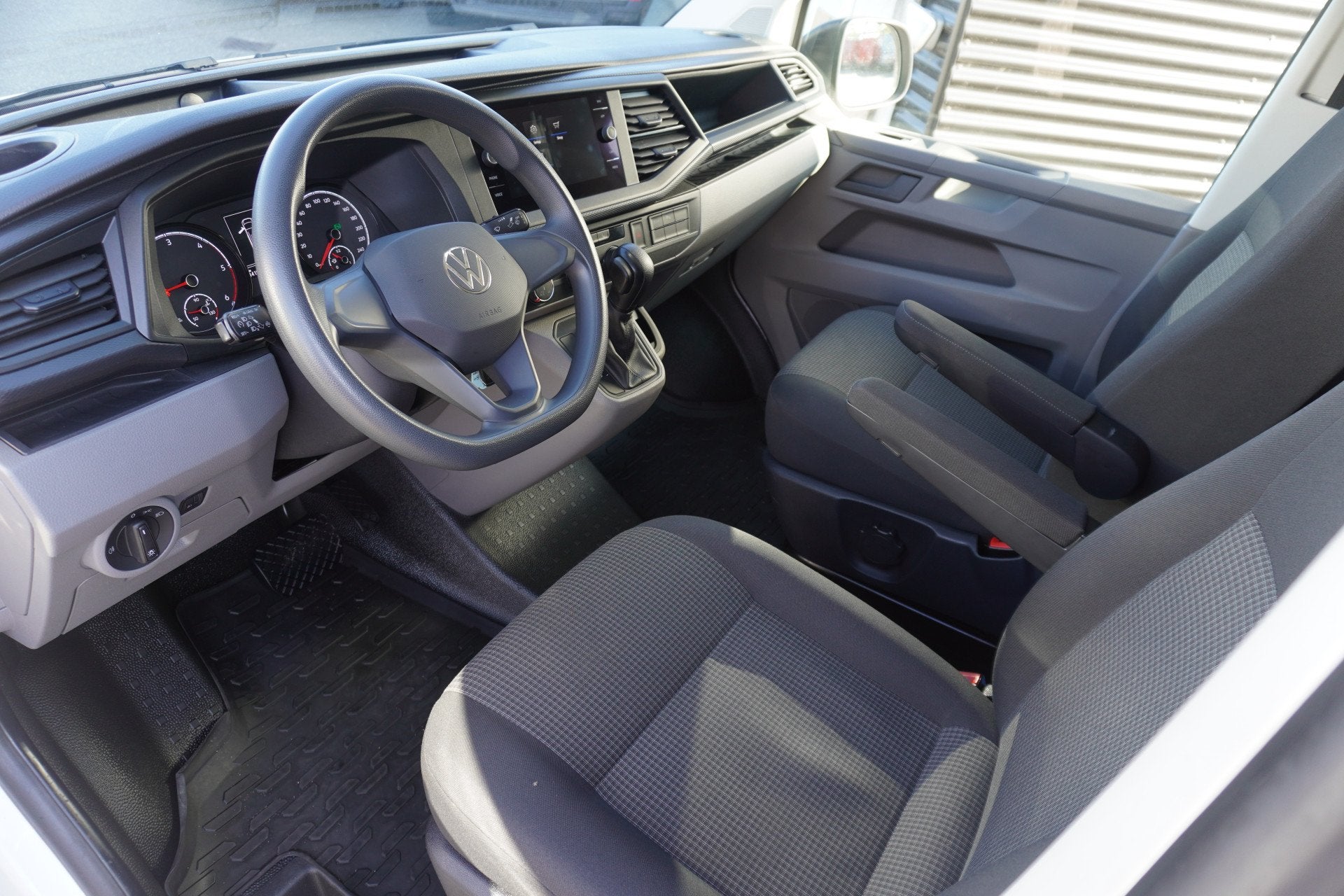 Volkswagen Transporter 150pk Automaat L2H1 2x Schuifdeur Tre, Auto's, Gebruikt, 4 cilinders, Volkswagen, Wit