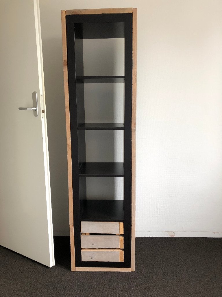IKEA Kallax | Zwart | 1x4 | Steigerhout, Huis en Inrichting, Kasten | Boekenkasten, Ophalen, Met plank(en), Minder dan 50 cm, Gebruikt