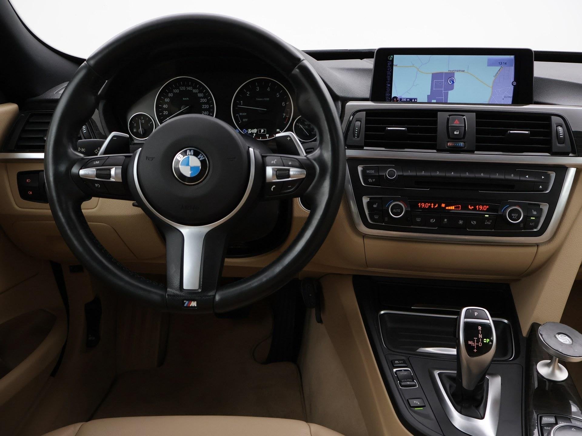 BMW 3-serie Gran Turismo 320i GT LUXURY + PANORAMA / NAVIGAT, Auto's, Automaat, Achterwielaandrijving, Gebruikt, 4 cilinders