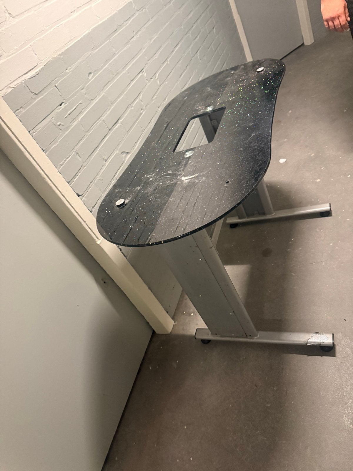 Zwarte nagel tafel, Ophalen, Minder dan 45 cm, Gebruikt, Metaal of Aluminium