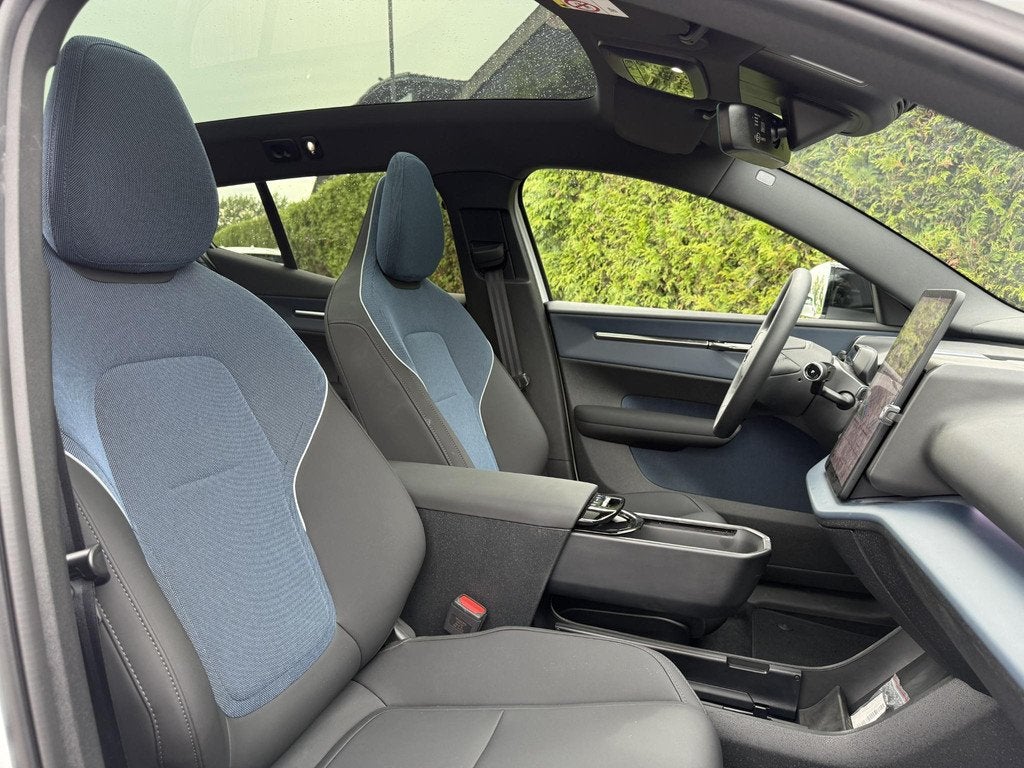 Volvo EX30 Cross Country P8 AWD Ultra 69 kWh, Auto's, Volvo, 12 maanden, Leder en Stof, Origineel Nederlands, Vierwielaandrijving