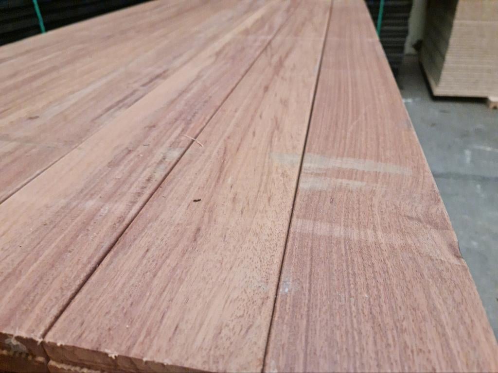 Partij 77 stuks hardhout vlonderplanken 245 cm bezorgen moge, Ophalen, Nieuw, A, Hout