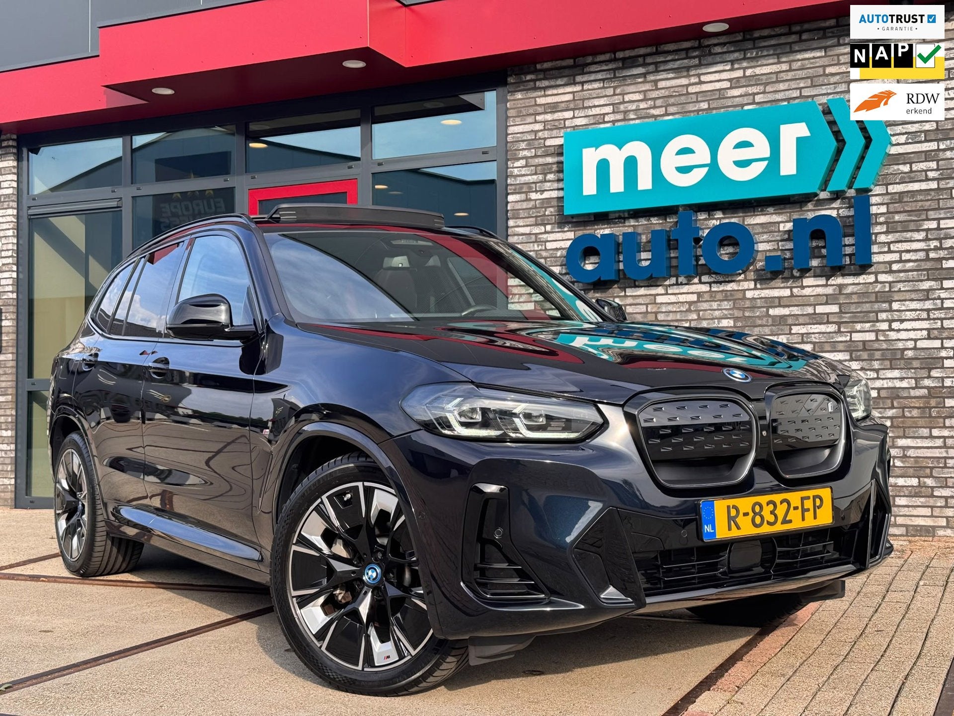 BMW IX3 High Executive 80 kWh M-SPORT SOH 93,7% l PANO l TRE, Dealer onderhouden, Achterwielaandrijving, Gebruikt, 750 kg