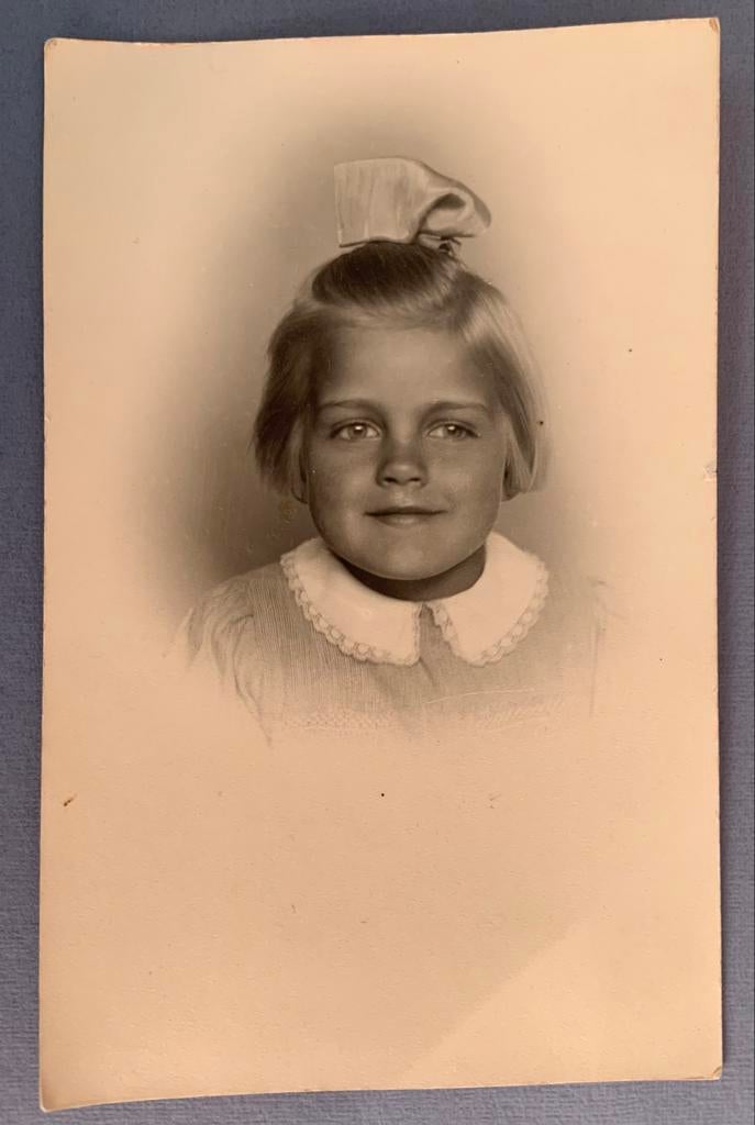 foto meisje met strik, Gebruikt, Verzenden, Foto, Voor 1940