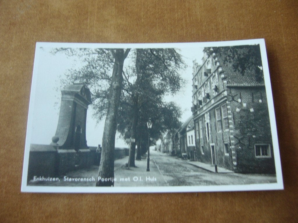 ENKHUIZEN  =  STAVORENSCH POORTJE MET O.L. HUIS, Ophalen of Verzenden, 1940 tot 1960, Ongelopen, Noord-Holland