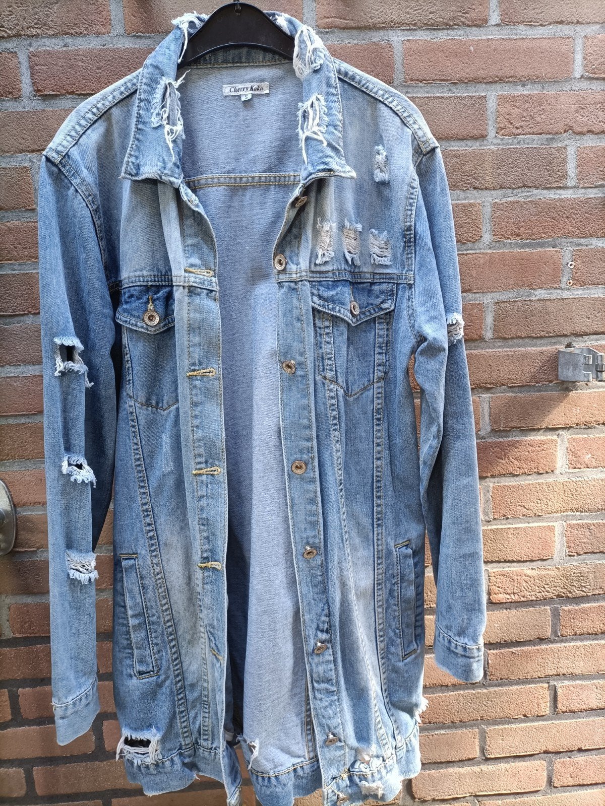 Lange spijkerjas met scheuren - Cherry Koko (Maat S), Ophalen, Cherry Koko, Blauw, Zo goed als nieuw