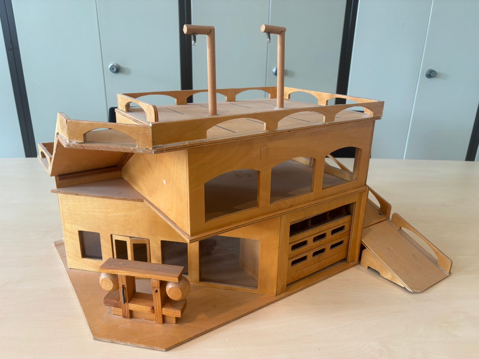 Triplex garage, Hobby en Vrije tijd, Ophalen, Zo goed als nieuw, 1:50 tot 1:144
