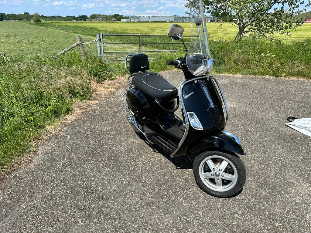 Vespa s50 s4t  2016 zeer netjes geel kenteken, Ophalen, Zo goed als nieuw