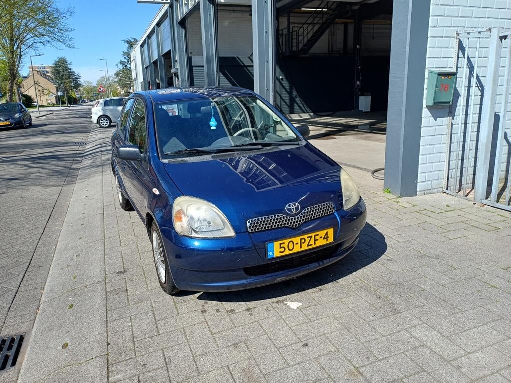 Toyota Yaris 1.0 blauw (2002), 31 €/maand, 68 pk, Particulier, Yaris