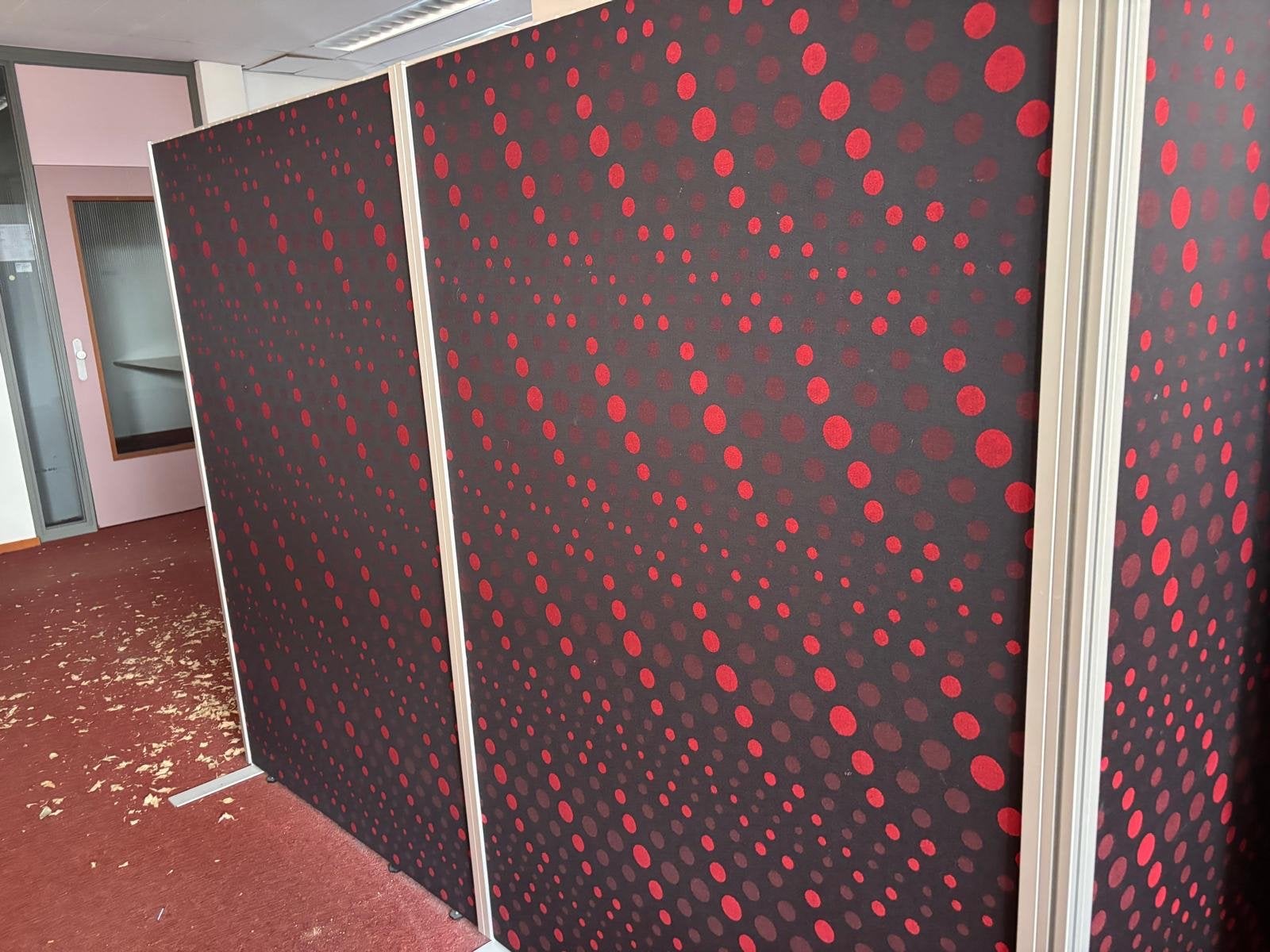 Akoestische staande wand met rood stippenpatroon, Aankleding binnen, Ophalen, Gebruikt, Overige typen