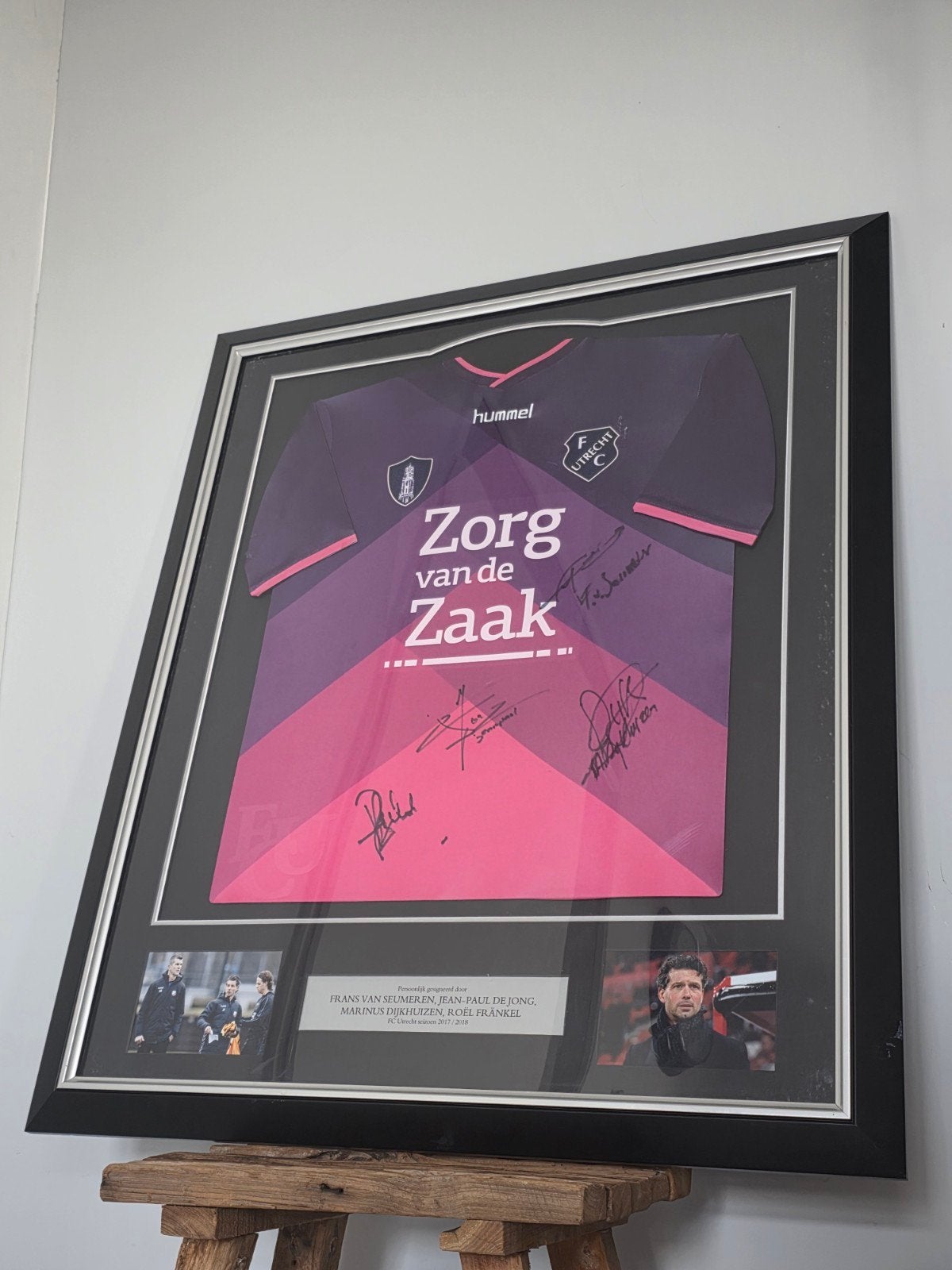 Ingelijst FC Utrecht shirt gesigneerd, Audio, Tv en Foto, Fotografie | Fotolijsten, Hout, Hangend, Overige typen, Ophalen of Verzenden