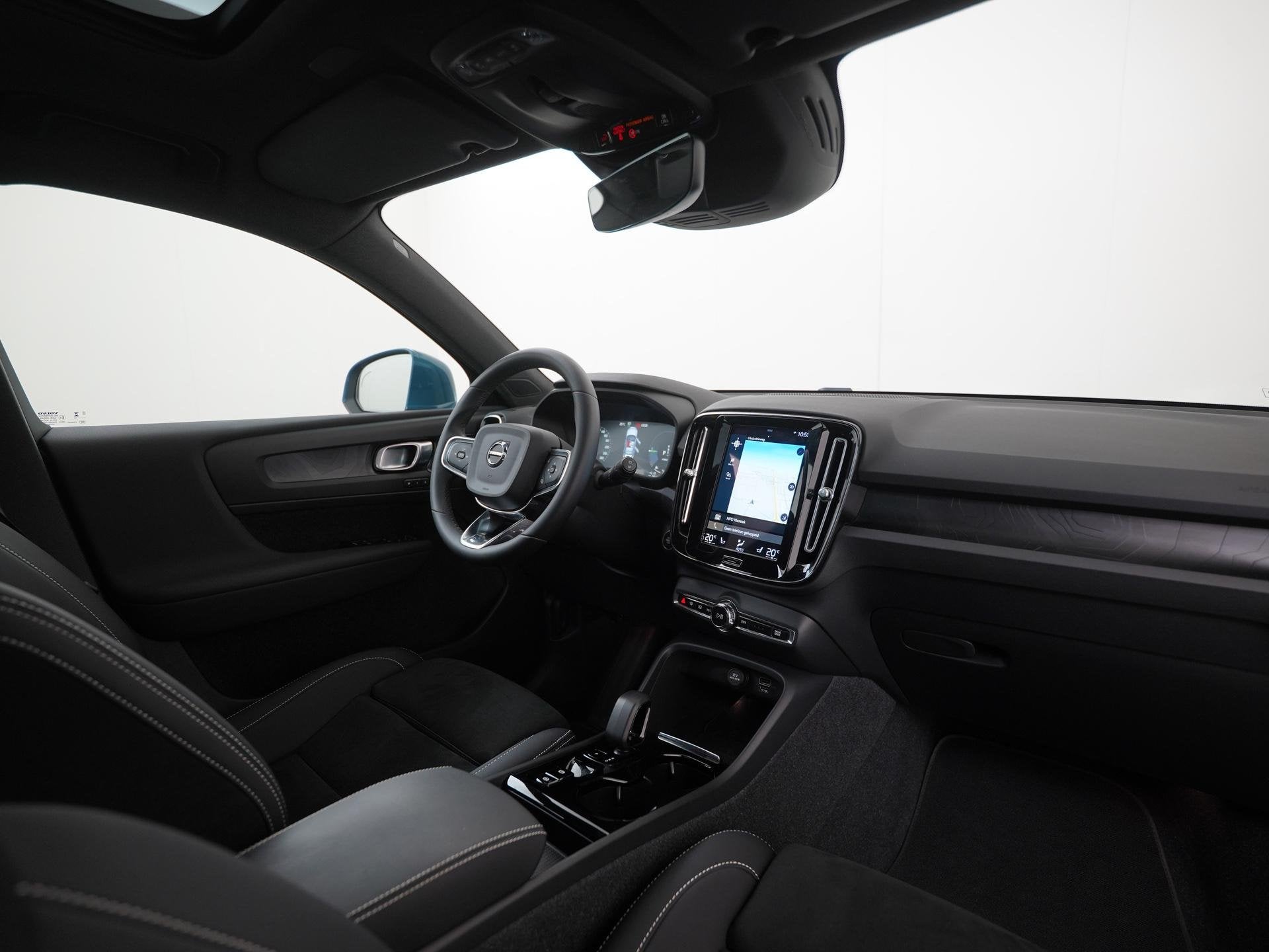 Volvo XC40 1.5 T5 Plug-in hybrid Ultimate Bright | Panoramad, 12 maanden, Euro 6, Blauw, Leder en Stof