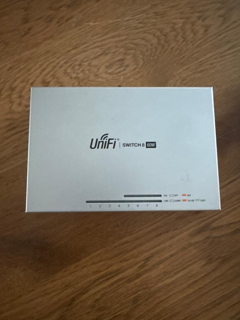 Ubiquiti UniFi Switch 8 60W (US-8-60W), Computers en Software, Netwerk switches, Ophalen of Verzenden, Zo goed als nieuw