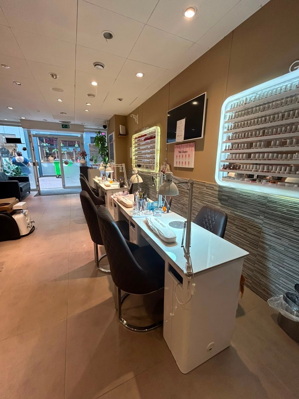 Te koop/opruiming nagelsalon. Ophalen in Den Haag, Ophalen