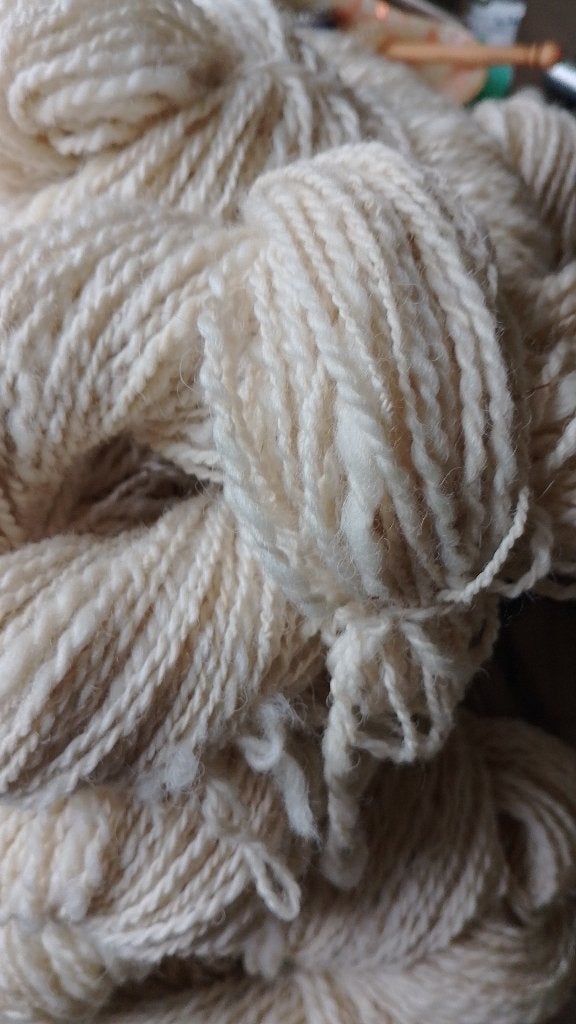 Schapenwol (Texelaar/Swifter) handgesponnen 1kg, Ophalen of Verzenden, Nieuw, Breien of Haken, Wol of Garen