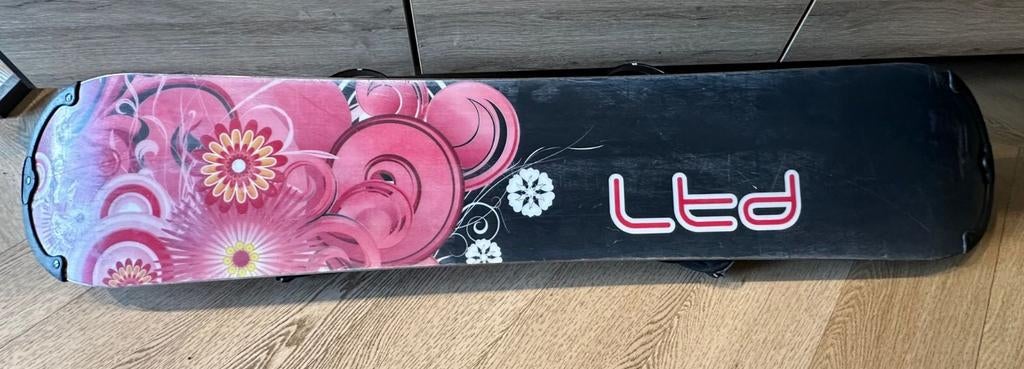 Snowboard LTD 130 + Bindingen, Sport en Fitness, Snowboarden, Ophalen, Gebruikt, Board
