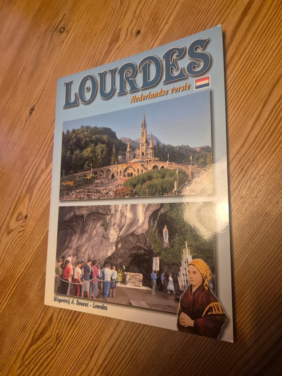 Lourdes - Nederlandse versie - Gids/Informatieboek, Ophalen of Verzenden, Zo goed als nieuw, A. Doucet