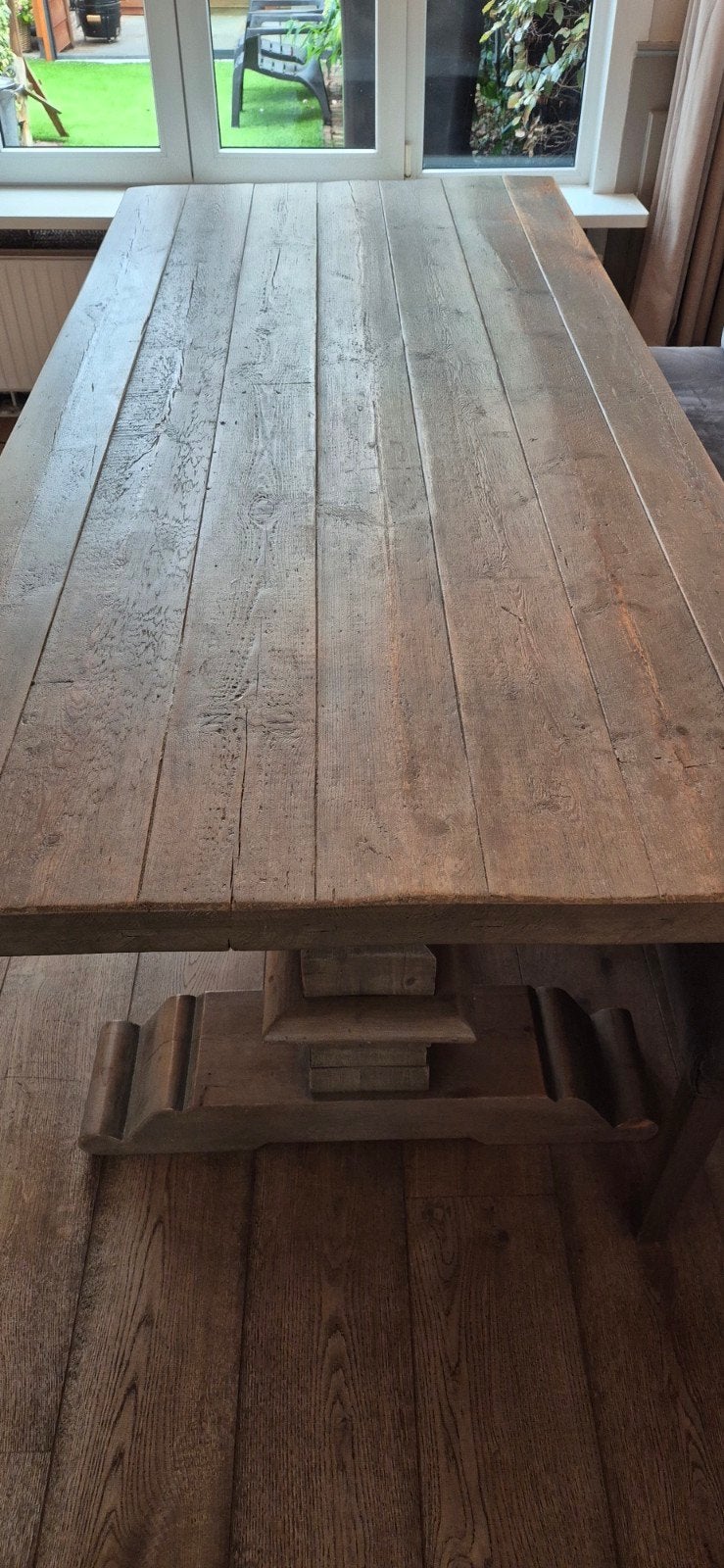 Foto 2 van Landelijke kloostertafel 220 cm met 3 stoelen en bank