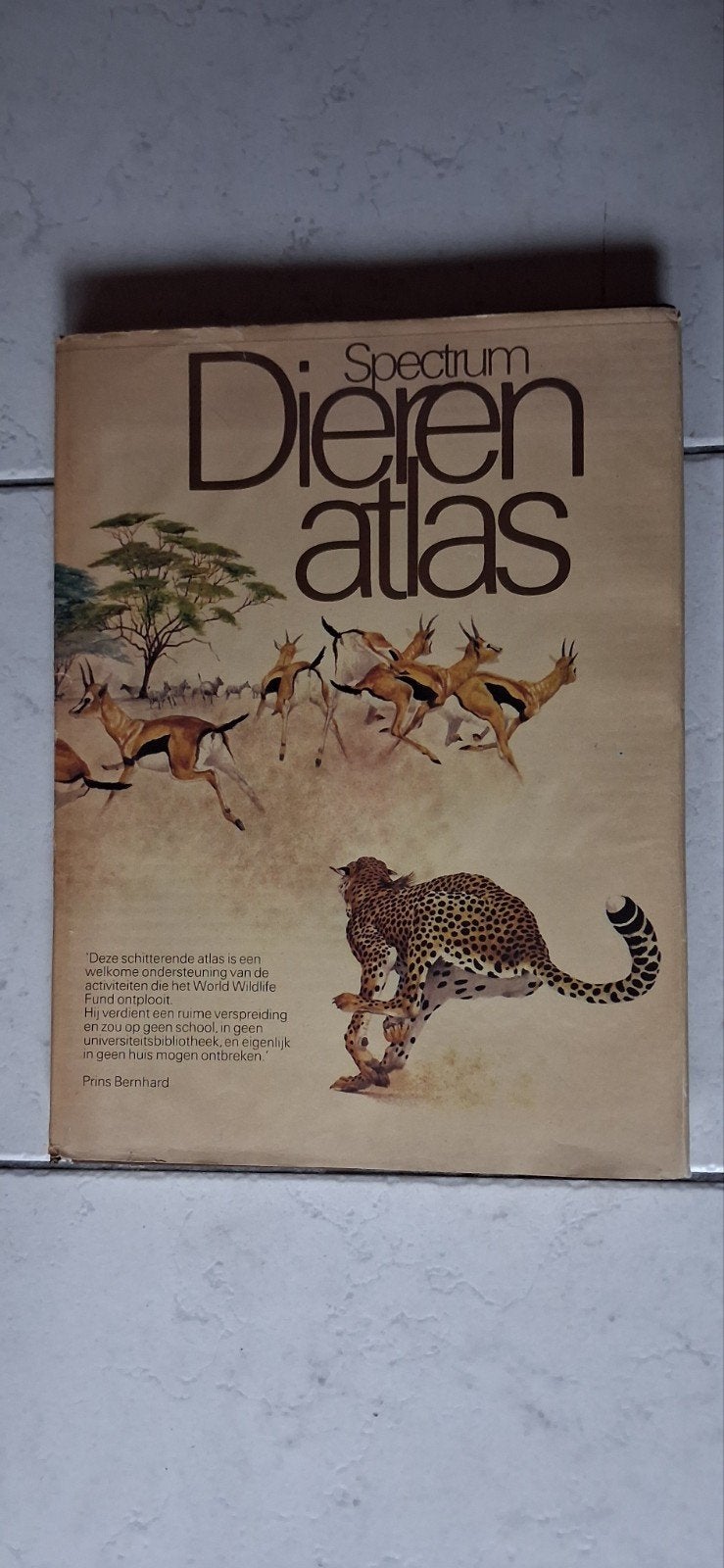 Spectrum Dierenatlas - Prachtige Illustraties, Ophalen of Verzenden, Zo goed als nieuw, Natuur algemeen, Prins Bernhard