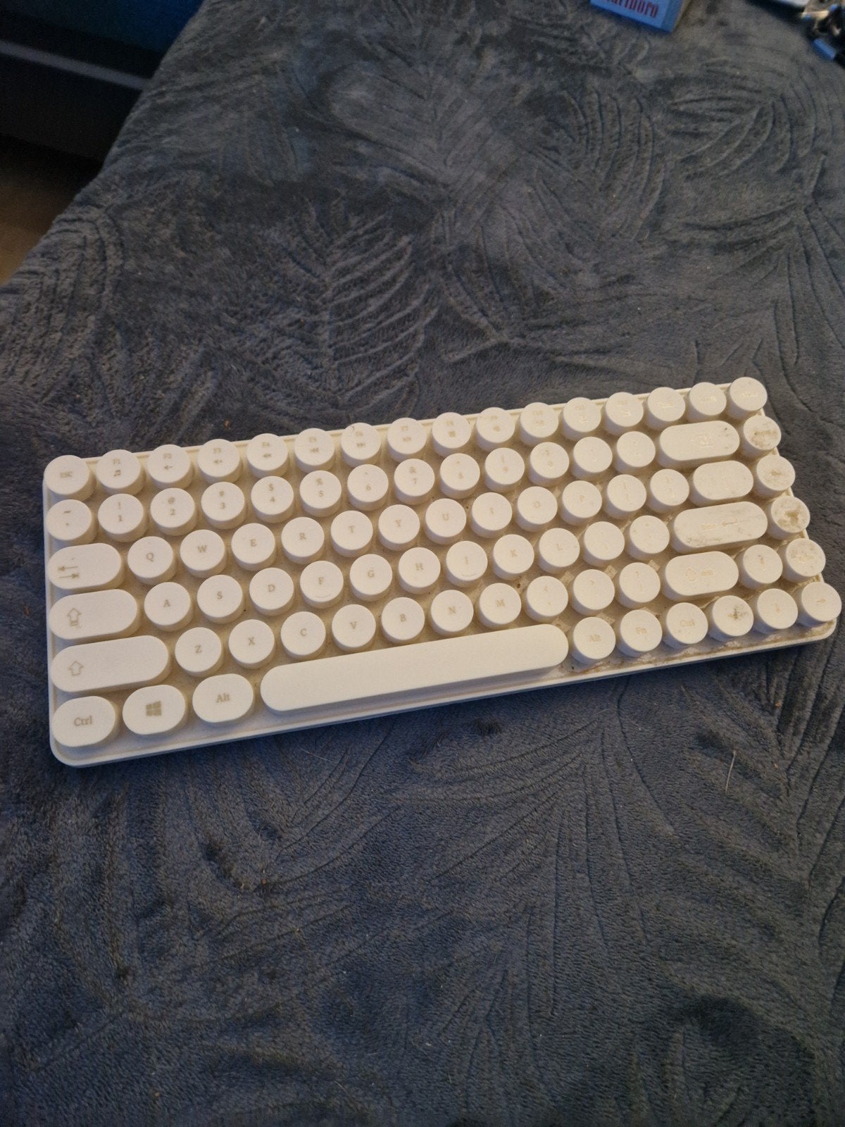 Hema Limited Edition WHITE 'Stay Sassy' Draadloos Toetsenbor, Ophalen of Verzenden, Zo goed als nieuw, Draadloos, Hema