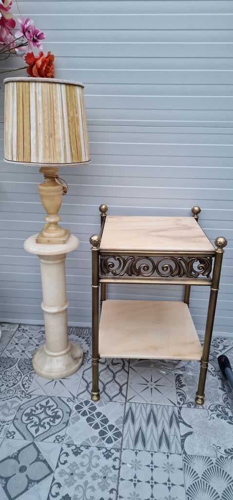Vintage Set marmeren pilaar lamp en bijzet tafel, Huis en Inrichting, Lampen | Tafellampen, Ophalen, Minder dan 50 cm