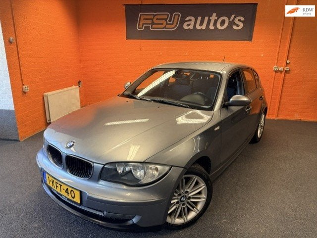 BMW 1-serie 118i / 5 DEURS / HIGH EXECUTIVE / AIRCO!, Auto's, 1-Serie, Grijs, Euro 4, 17 km/l