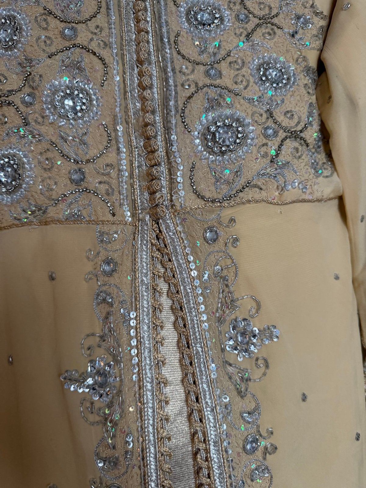 Prachtige Marokkaanse Kaftan met zilveren borduursels, Maat 38/40 (M), Beige, Ophalen of Verzenden, Zo goed als nieuw