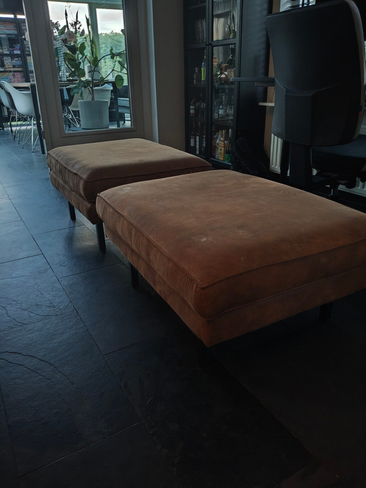 2 cognac kleurige hockers / poefen prijs voor 2 is dit!, Ophalen, Gebruikt, Bruin, Twee