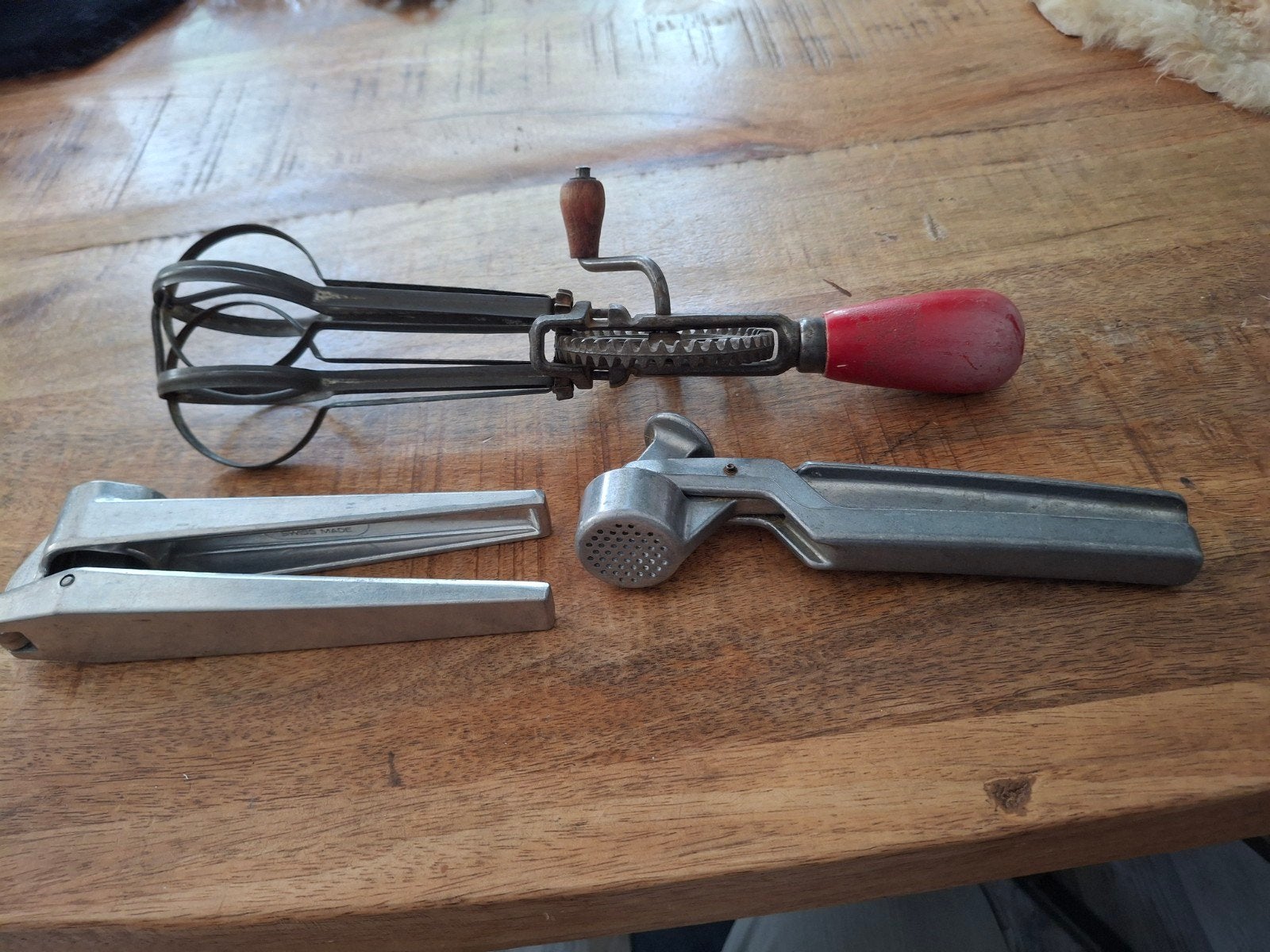 Vintage Keukenhulpjes: Garde en Knoflookpers, Antiek en Kunst, Ophalen of Verzenden
