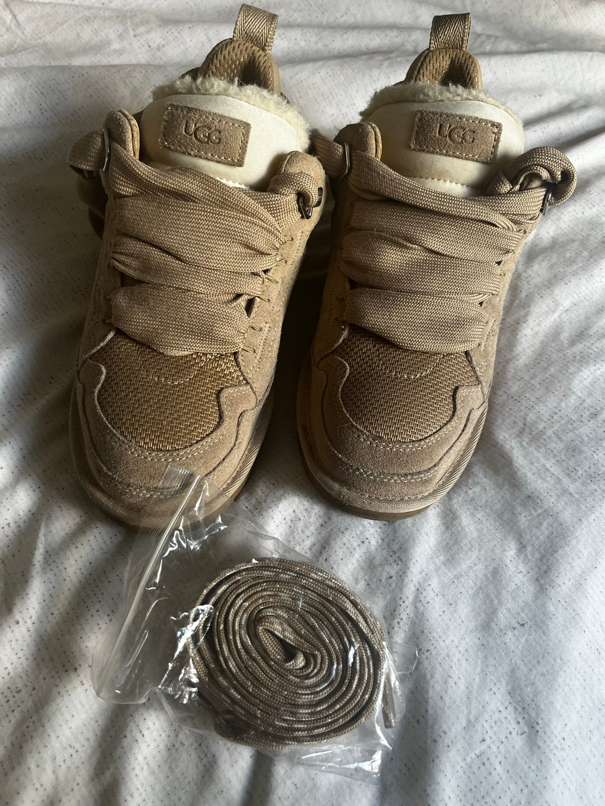 UGG Sneakers Maat 39 - Zo goed als nieuw, Ophalen of Verzenden, Zo goed als nieuw, Beige, Sneakers of Gympen