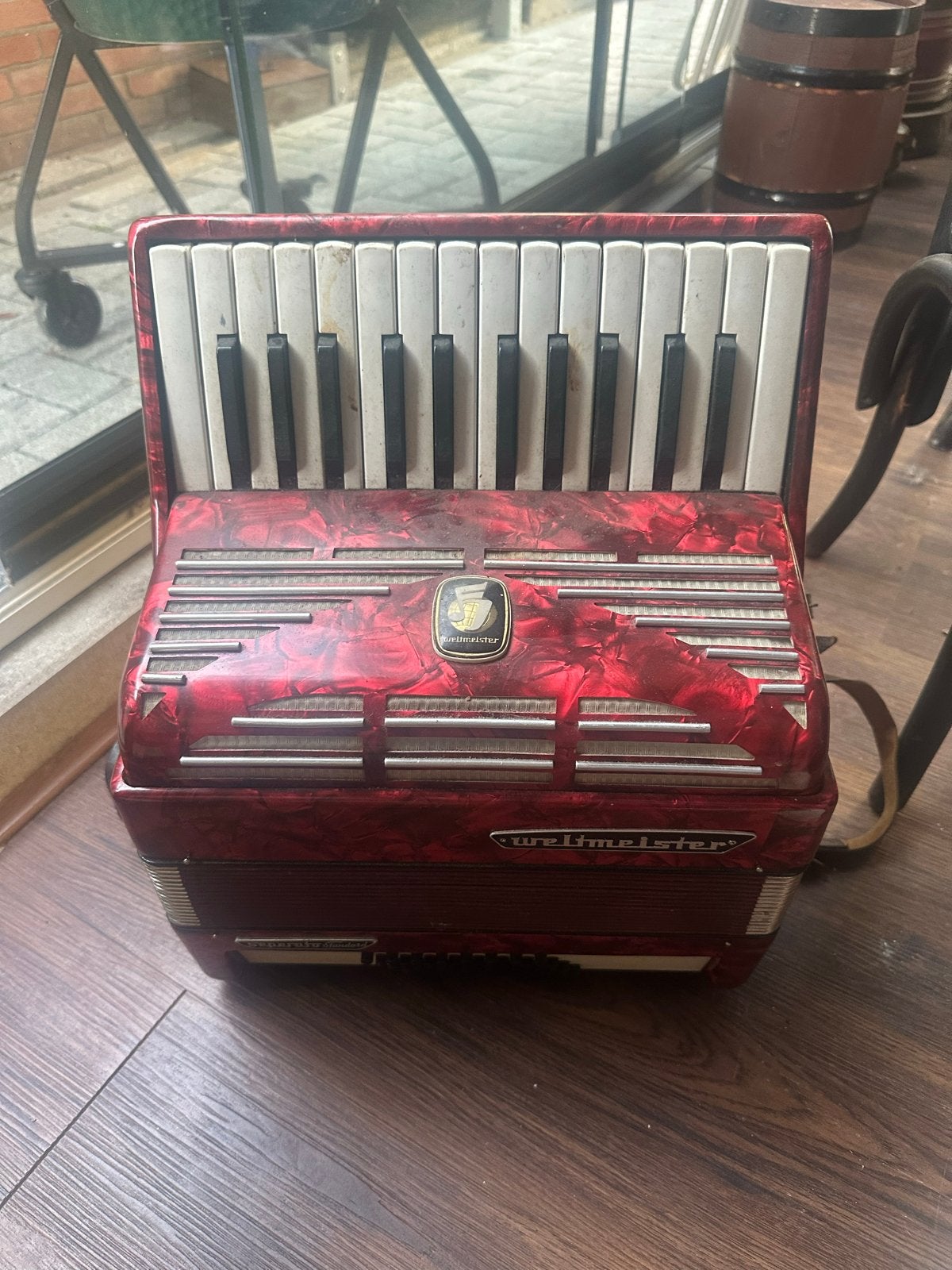 Vintage Weltmeister Accordeon - Rood, Gebruikt, Muziek en Instrumenten, Accordeons, Ophalen, Gebruikt, Met riemen, Overige formaten