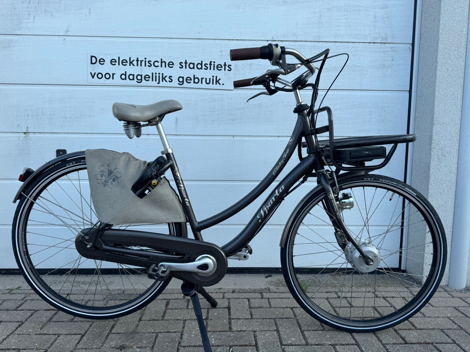 Sparta elektrische damesfiets met nieuwe accu (boven 70 km), Ophalen, Zo goed als nieuw, Handrem