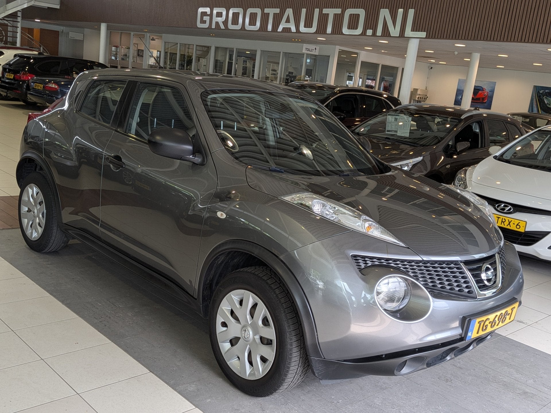 Nissan Juke 1.6 Visia Eco Airco, Trekhaak, Stuurbekrachtigin, Euro 5, Stof, Zwart, 4 cilinders