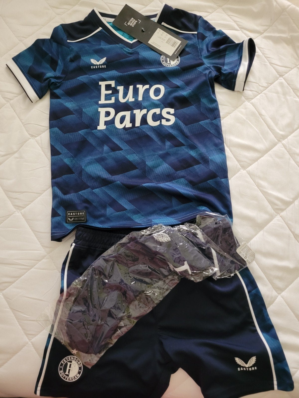 Feyenoord uit tenue maat 122 - Nieuw, Kinderen en Baby's, Castore, Nieuw, Ophalen of Verzenden, Setje