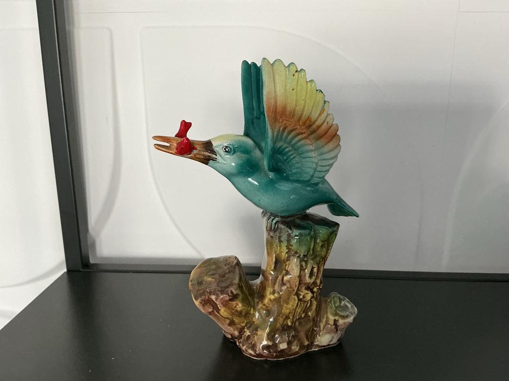 Vintage keramische vogel op boomstron met visje in de bekje, Ophalen of Verzenden, Gebruikt, Dier
