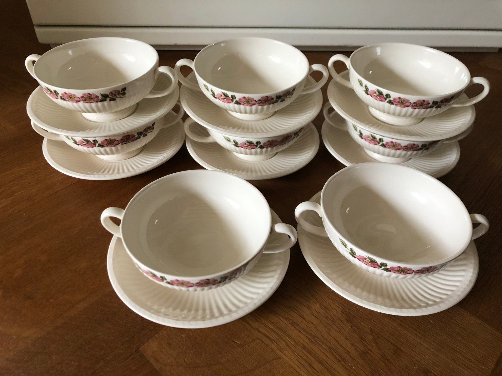Wedgwood briar rose soepkom/soepkop met schotel 12x, Ophalen of Verzenden, Zo goed als nieuw, Porselein, Kop(pen) en/of Schotel(s)