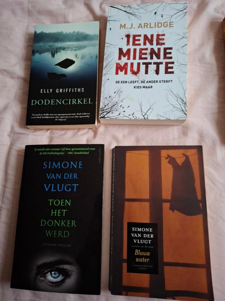 Diverse thrillers en roman, o.a. Simone van der Vlugt, Boeken, Thrillers, Ophalen of Verzenden, Gelezen, M.J. Arlidge, Elly Griffiths, Simone van der Vlugt