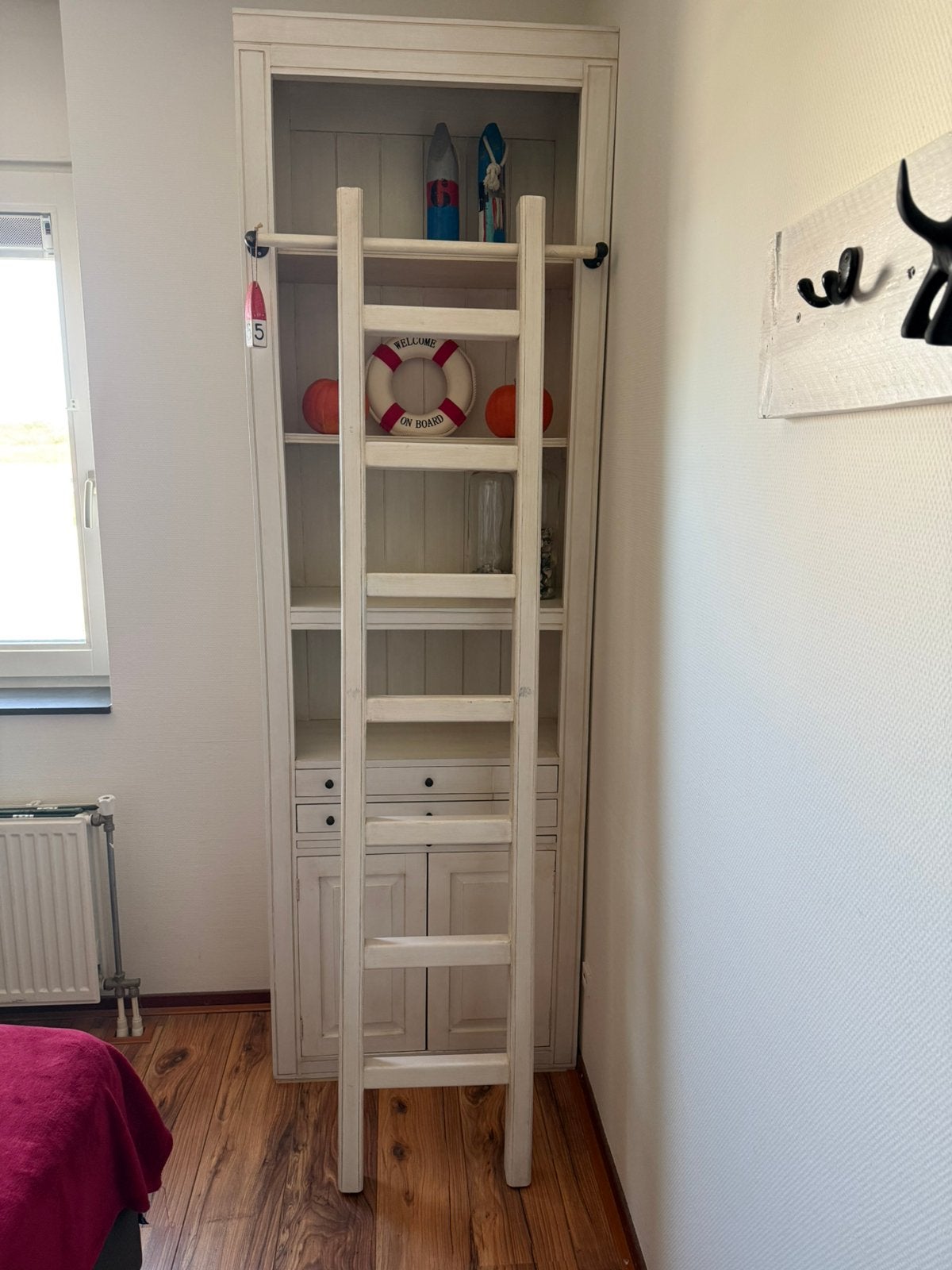 Leuke boekenkast met trap, antiekwit, Ophalen, Gebruikt, Met deur(en), 200 cm of meer
